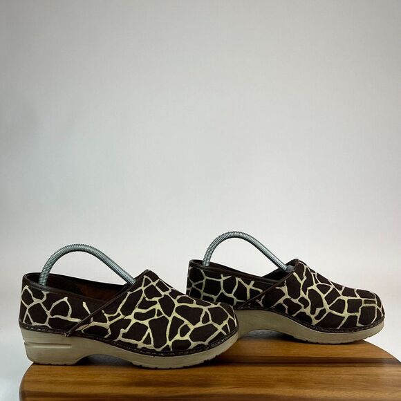 Womens Sanita Brown Cnavas Slip On Comfort Clogs Shoes Size EUR 41 US 10‎ M GUC - Picture 1 of 8